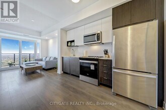 202 Burnhamthorpe Rd E in Mississauga, ON - Building Photo - Building Photo