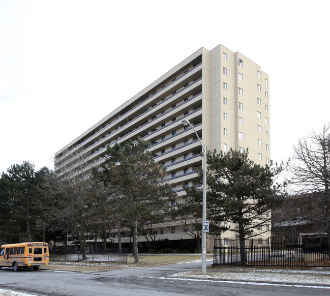 2850 Jane St in Toronto, ON - Building Photo - Building Photo