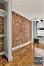 120 1st Ave in New York, NY - Building Photo - Building Photo