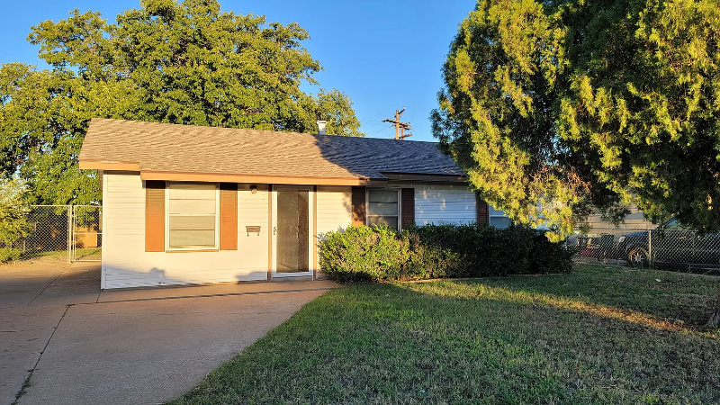 2803 Vanda Ave in Lubbock, TX - Building Photo