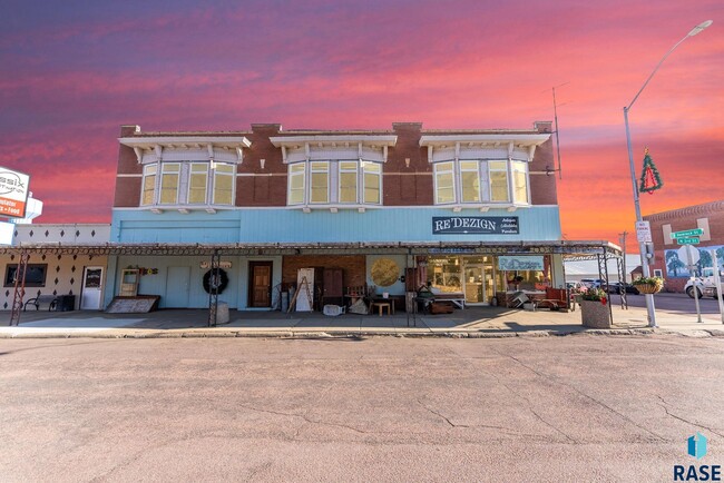 200 N 3rd St-Unit -1 in Beresford, SD - Foto de edificio - Building Photo