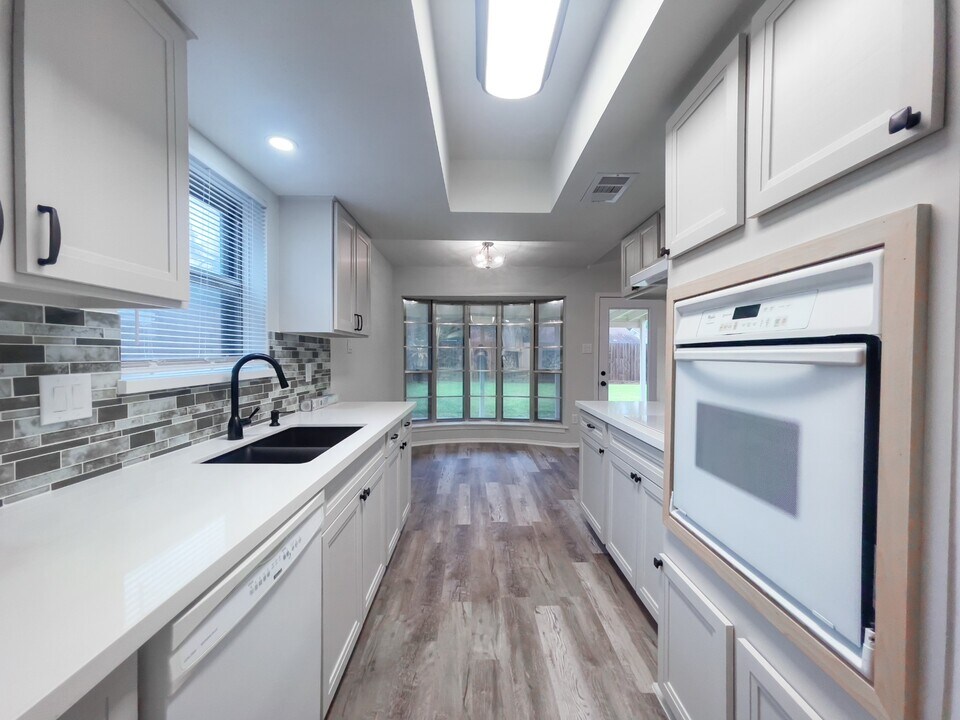 8818 Grape St in Houston, TX - Foto de edificio