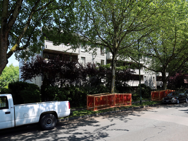 St Clair Court in Vancouver, BC - Building Photo - Primary Photo