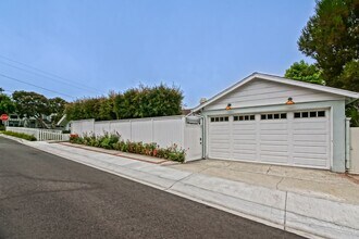 729 27th St in Manhattan Beach, CA - Building Photo - Building Photo