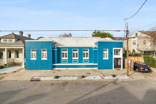 Blue Lagoon Nola Guest House in New Orleans, LA - Foto de edificio - Building Photo