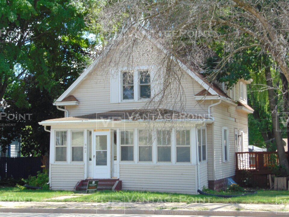 902 Lawe St in Kaukauna, WI - Building Photo
