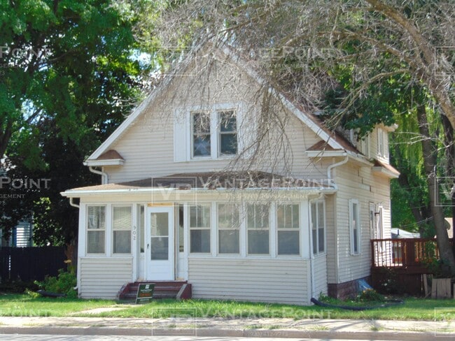 property at 902 Lawe St