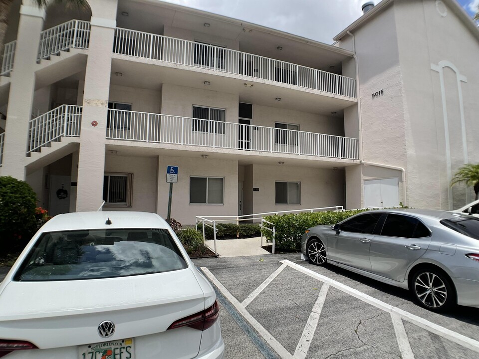 5016 Rose Hill Dr in Boynton Beach, FL - Building Photo