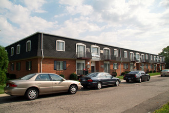 Falcon Crest Apartments in St. Clair Shores, MI - Foto de edificio - Building Photo