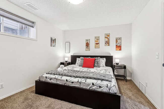 31 Cranfield Manor SE in Calgary, AB - Building Photo - Building Photo