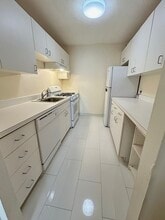 33 Pond Ave, Unit 401 in Brookline, MA - Foto de edificio - Building Photo