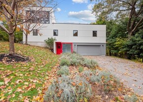 35 Thornberry Rd in Winchester, MA - Building Photo