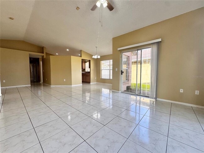 2619 Spring Hill Dr in Kissimmee, FL - Building Photo - Building Photo