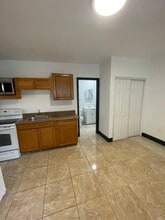 8940 NW 34th Avenue Rd, Unit 3 in Miami, FL - Building Photo - Building Photo