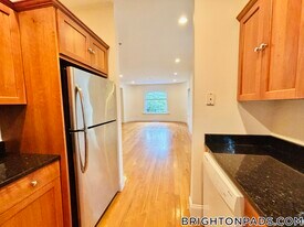 10 Selkirk Rd in Boston, MA - Building Photo