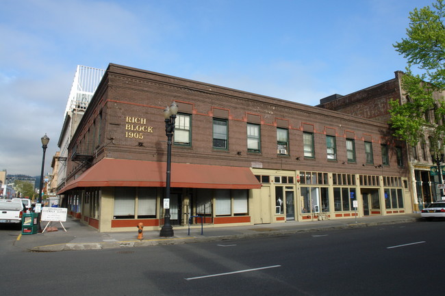 Modern Rich Apartments in Portland, OR - Building Photo - Building Photo