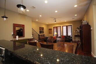 2212 Radcliffe St in Houston, TX - Building Photo - Building Photo