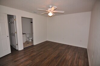 6745 Dairy Rd, Unit 1 in Zephyrhills, FL - Foto de edificio - Building Photo