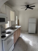 324 N Orange St in New Smyrna Beach, FL - Building Photo - Building Photo