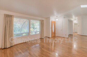 20750 Will Scarlet Ln in Bend, OR - Building Photo - Building Photo