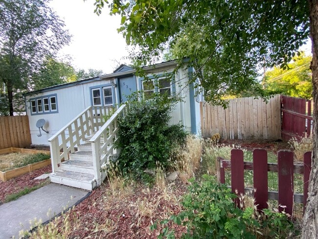 property at 539 E 5th St