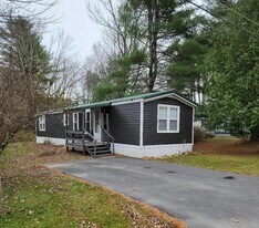 16 Kimberly St in Palmyra, ME - Building Photo