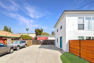 1000 Ximeno Ave in Long Beach, CA - Building Photo - Building Photo