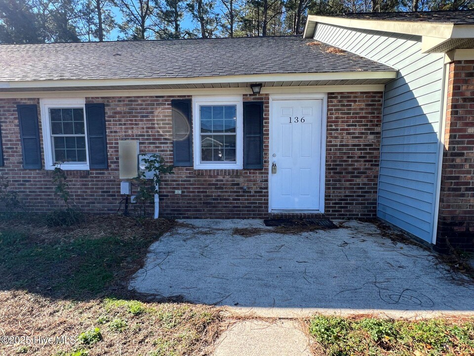 136 Marlene Dr in Jacksonville, NC - Building Photo