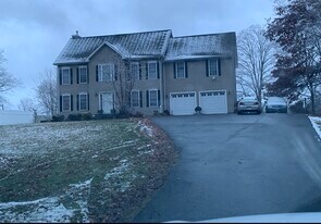 802 Evergreen Ave in Hamden, CT - Building Photo