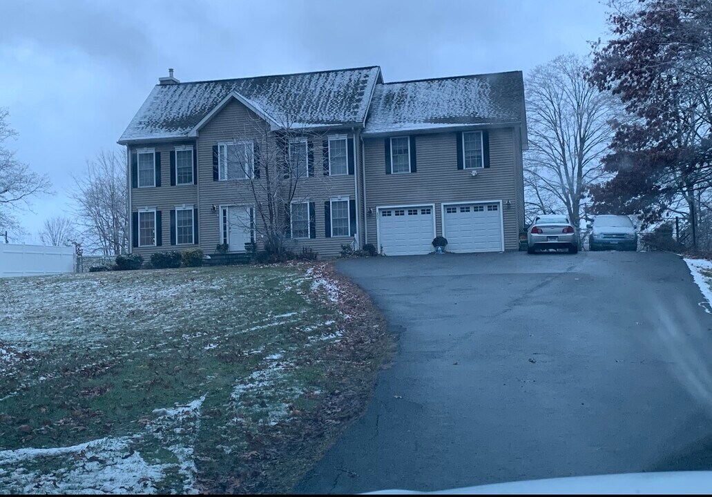 802 Evergreen Ave in Hamden, CT - Foto de edificio