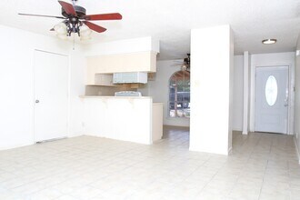 1131 Gifford Rd in Angleton, TX - Building Photo - Building Photo