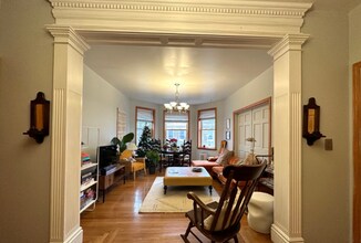 25 Gibbs St in Brookline, MA - Foto de edificio - Building Photo