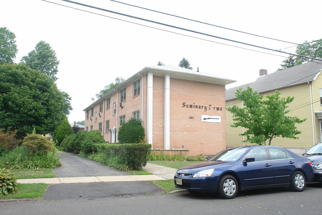 483 Seminary Ave in Rahway, NJ - Building Photo