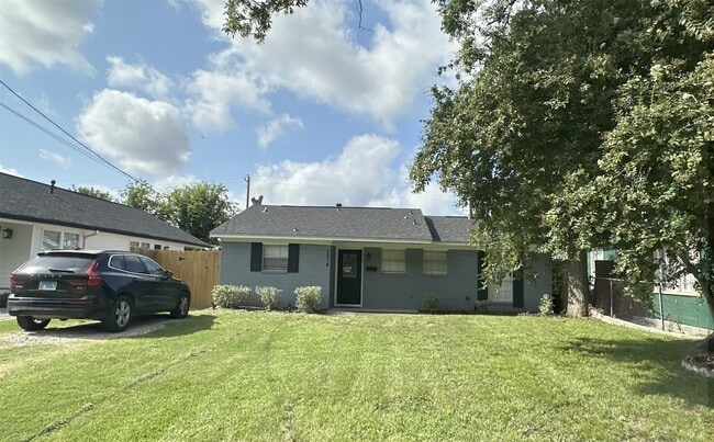 property at 1514 W 21st St