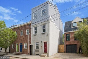 1359 Crease St in Philadelphia, PA - Building Photo