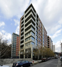 Metro Stop in Hoboken, NJ - Foto de edificio - Building Photo