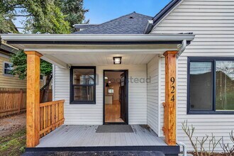 924 24th Ave S in Seattle, WA - Foto de edificio - Building Photo