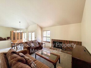 112 Avellino Cir in Palm Desert, CA - Building Photo - Building Photo