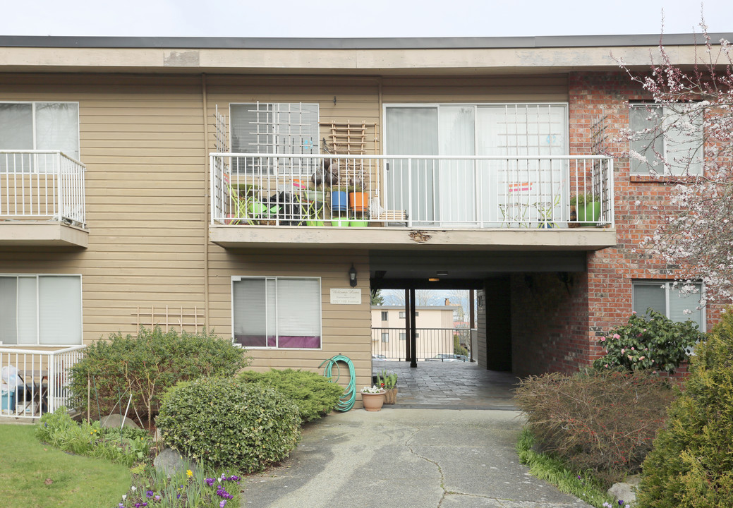 Tsawwasen Court in Delta, BC - Building Photo