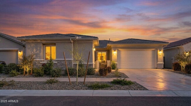 property at 866 W Flatiron Trl