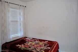 1217 Santa Barbara Blvd N in Cape Coral, FL - Building Photo