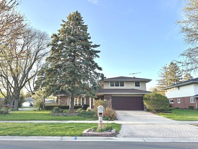 property at 1712 E Maya Ln