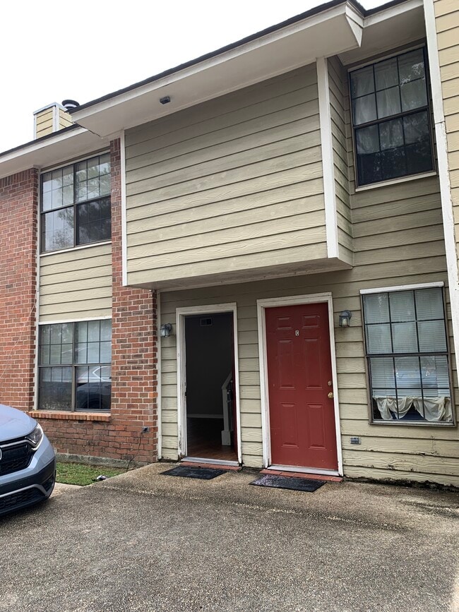 property at 3243 Oneal Ln