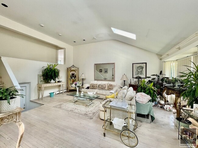 Marlene Drive in Syosset, NY - Building Photo - Building Photo
