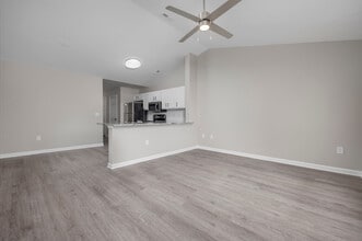 NOVA Lake Norman in Mooresville, NC - Foto de edificio - Building Photo