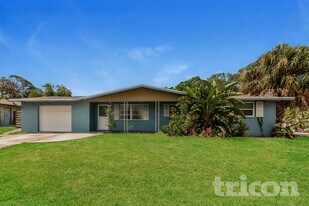 3238 Savage Rd in Sarasota, FL - Building Photo