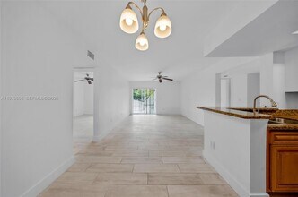 5760 Rock Island Rd in Tamarac, FL - Building Photo - Building Photo