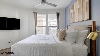 101 S Center St, Unit 430 in Arlington, TX - Building Photo - Building Photo