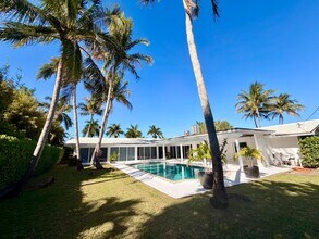 2015 Notre Dame Dr in Lake Worth Beach, FL - Building Photo - Building Photo