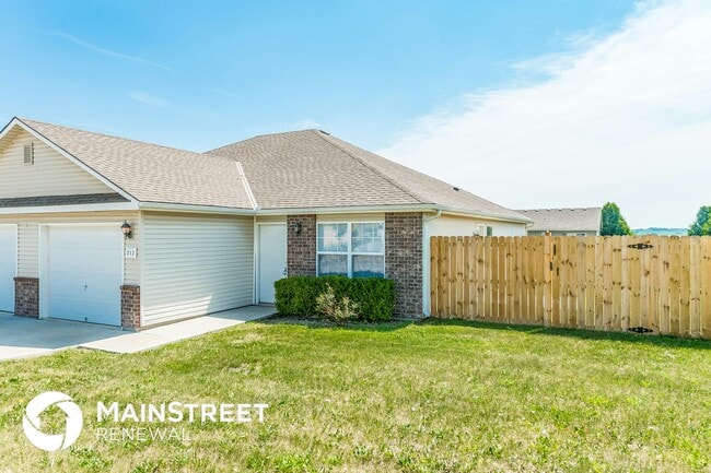 212 Palmer Ct in Pleasant Hill, MO - Building Photo - Building Photo